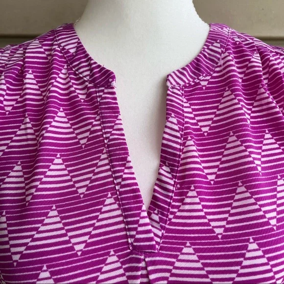 •Skies are Blue• Sleeveless Split V-Neck Knit Top - Size Small - Picture 3 of 8